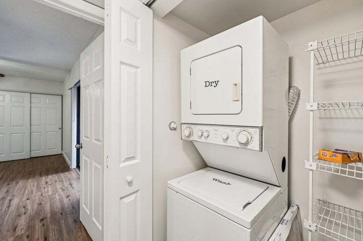 Building Photo - 4075 Village Dr