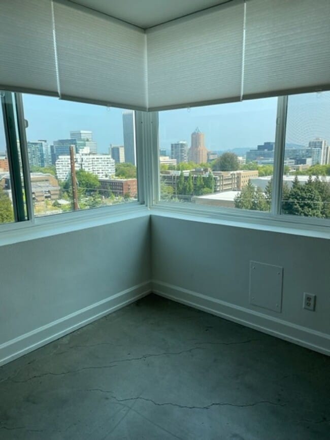 Building Photo - Beautiful apartment in Goose Hallow- Prime...