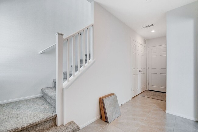 Building Photo - BRAND NEW TOWNHOME OFF 215 AND RUSSELL * N...