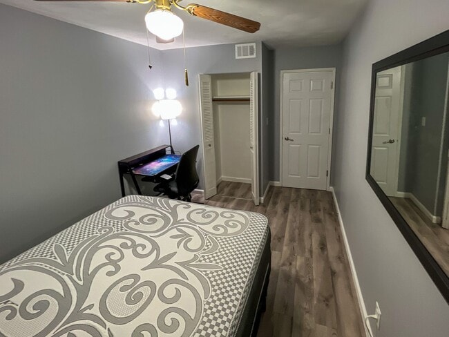Building Photo - Charming Fully Updated 3-Bedroom Home with...