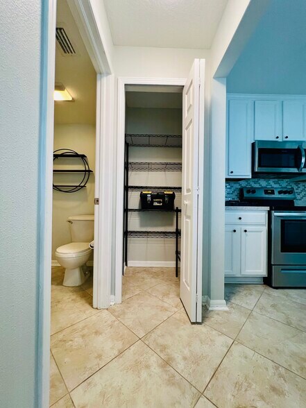 Building Photo - 3857 Island Way