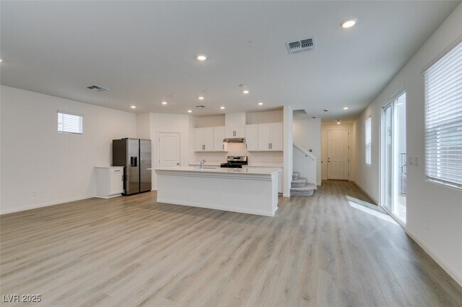 Building Photo - 9133 Vesey Ave