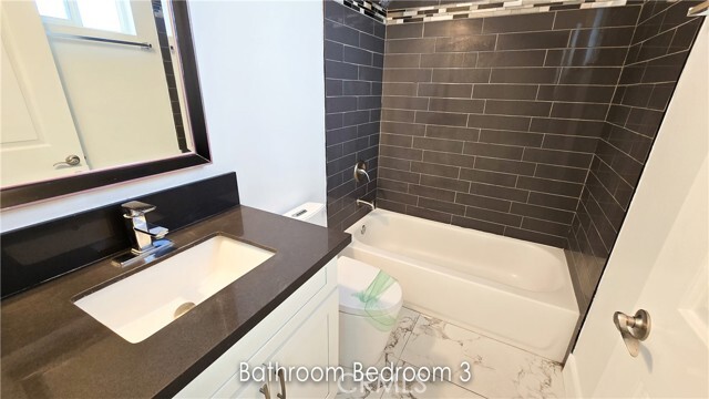 Building Photo - 132 E 104th St