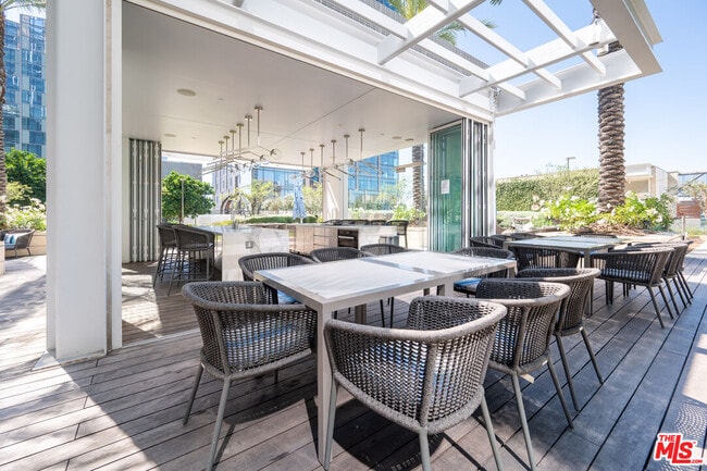 Building Photo - 877 Francisco St