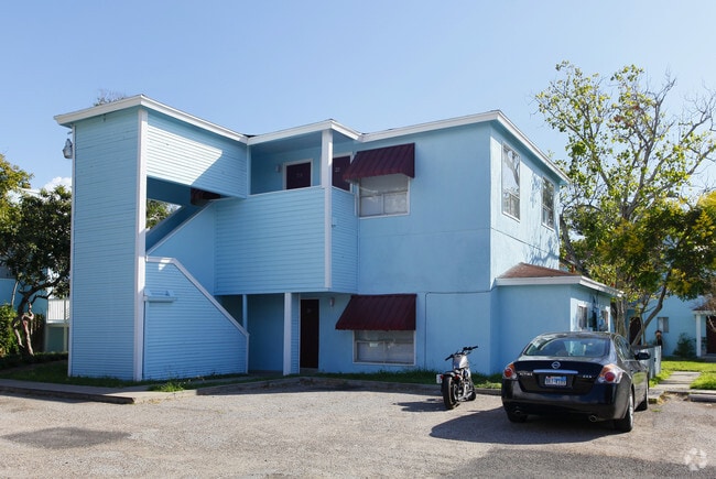 Primary Photo - Caracole Apartments