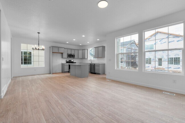 Building Photo - 1564 W 265 N