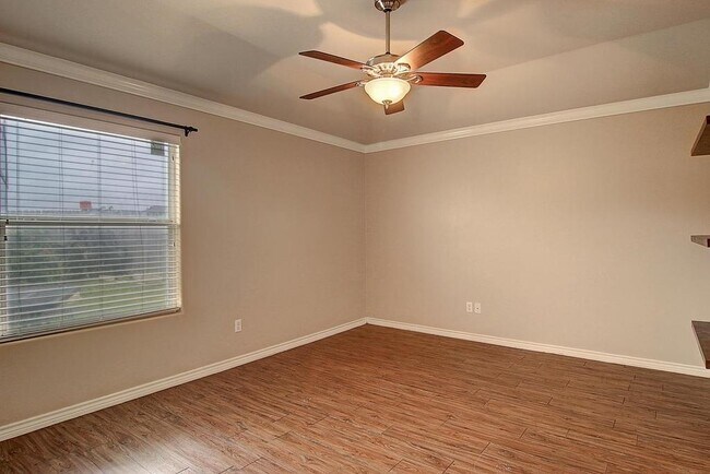 Building Photo - 2409 Gold Star Dr