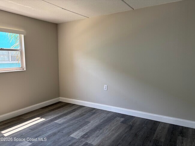 Building Photo - 321 Johnson Ave