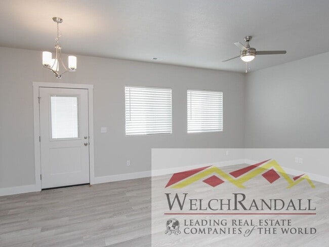 Building Photo - Live Comfortably in West Haven – Beautiful 3BR, 2.5BA Townhome for Rent!