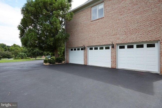 Building Photo - 9 Alloway Ct