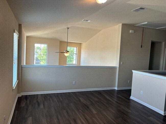 Building Photo - 8113 Rosano St