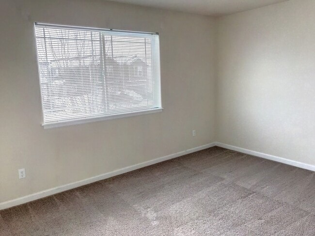 Building Photo - 1030 Alturas Dr