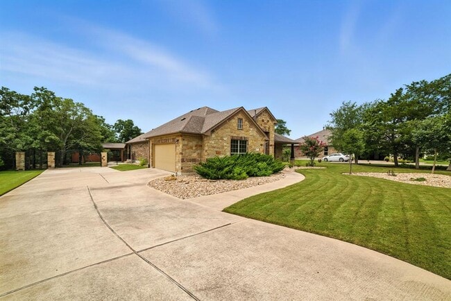 Building Photo - 107 Tylee Cir