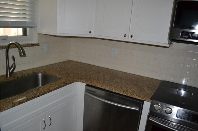 Building Photo - 603 Grenadine Ct