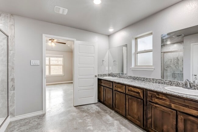 Building Photo - 1733 Dryden Ave