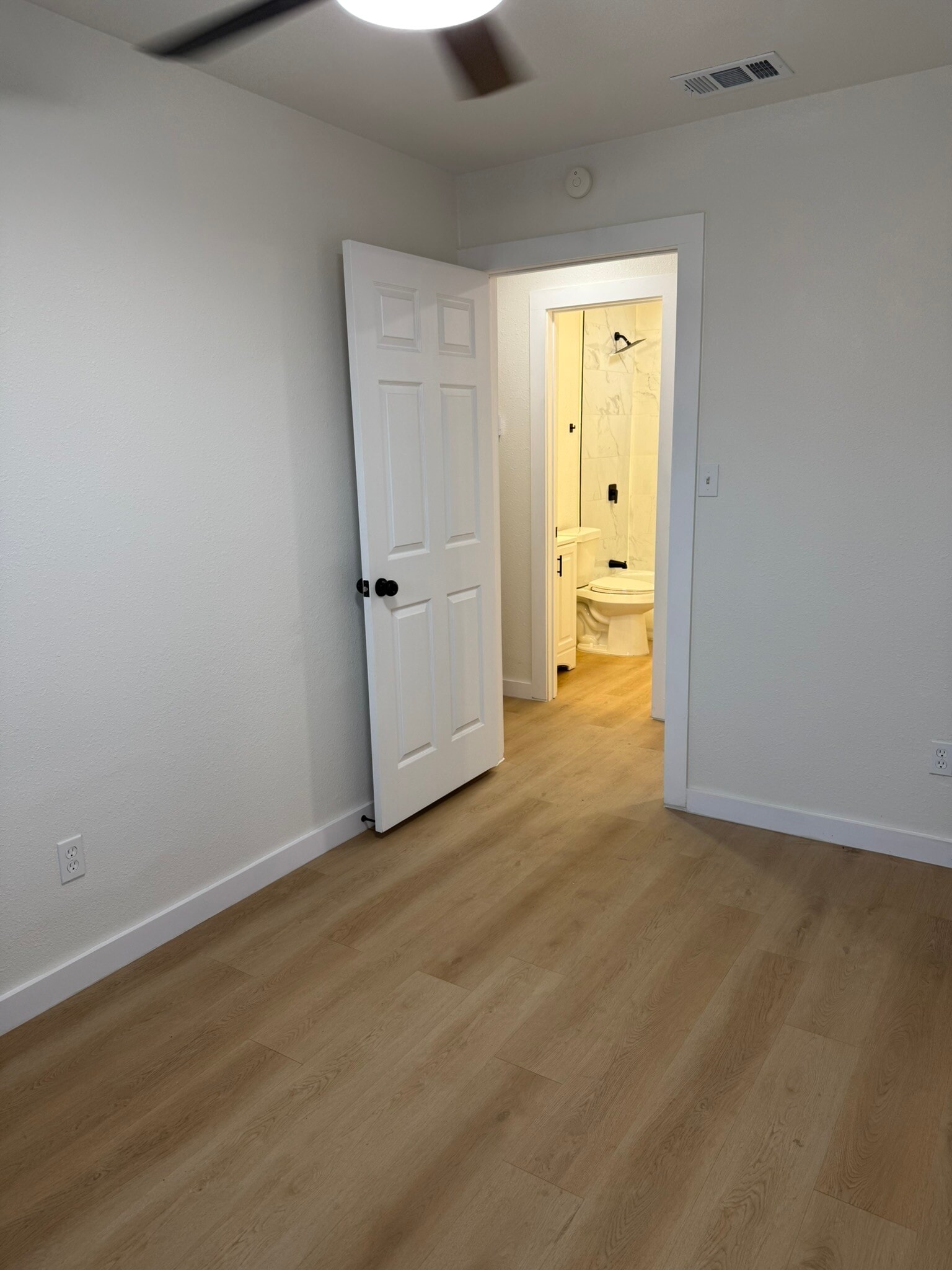2nd Bedroom with hallway access to Main Bathroom. - 308 E Bourn St