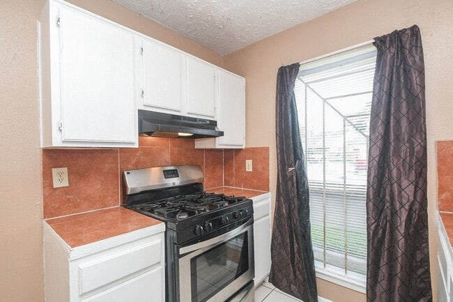 Building Photo - Southwest Houston 2 bedroom Brick Duplex with Private Yard