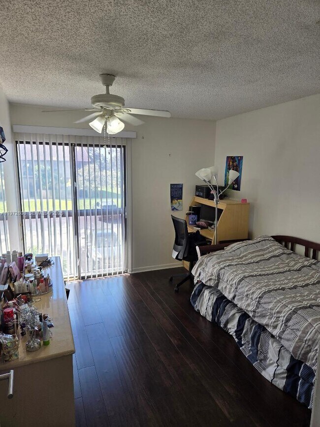 Building Photo - 4916 Sheridan St