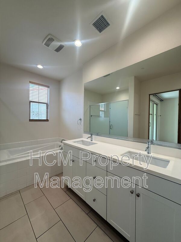 Building Photo - 412 El Paseo