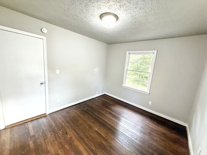 Building Photo - 1317 5 Mile Rd