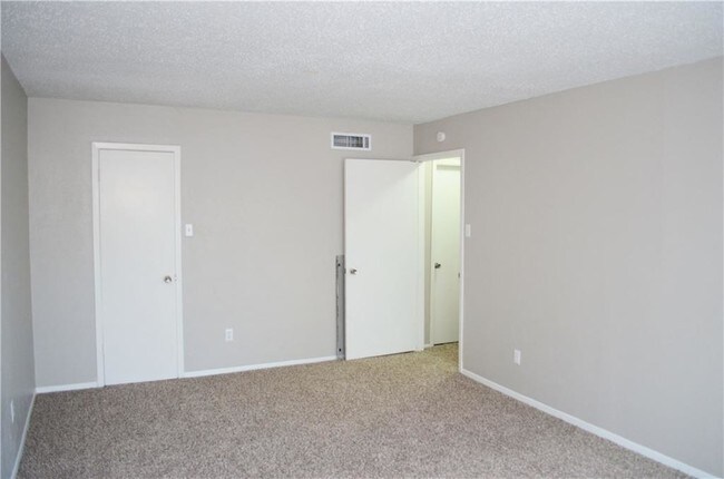 Building Photo - 4634 Country Creek Dr