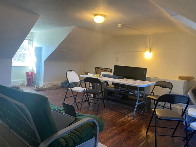 Building Photo - 319 N Charlotte St