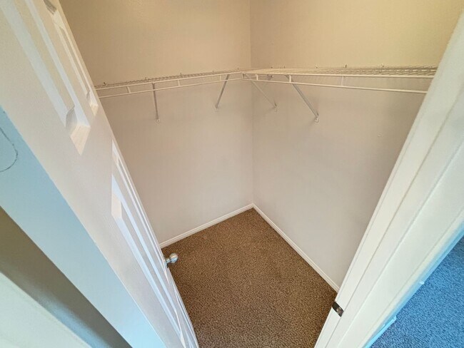 Building Photo - Beautiful Trilevel 3 Bed/3bath/2 car home located in Northwest Las Vegas --Enjoy Rent-Free Holidays!