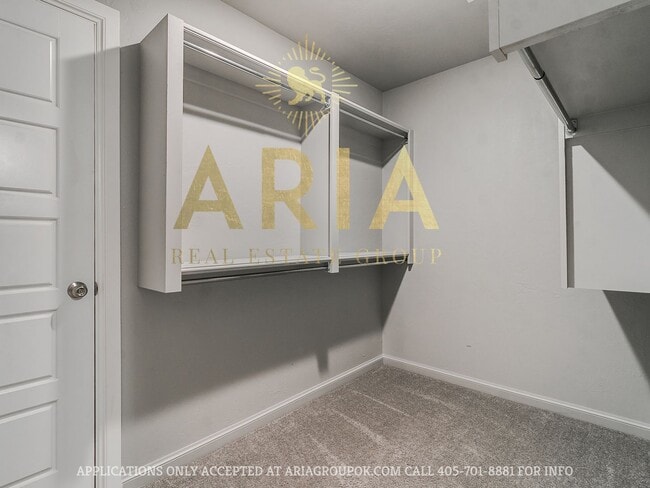 Building Photo - West Norman Urban Contemporary 3 Bed/2.5 Bath West Main Lofts Townhome Available Now!