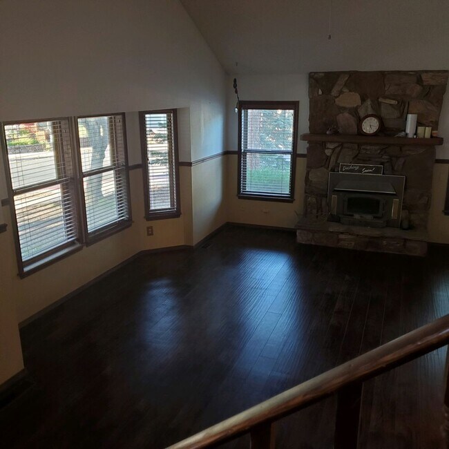 Building Photo - Beautiful home on Skyline Drive