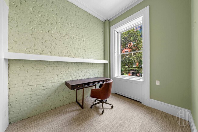 Building Photo - 24 E 11th St