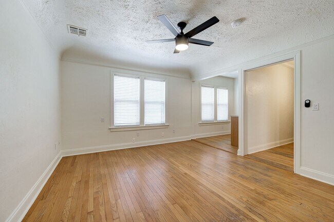 Building Photo - NE 14th St Quadplex