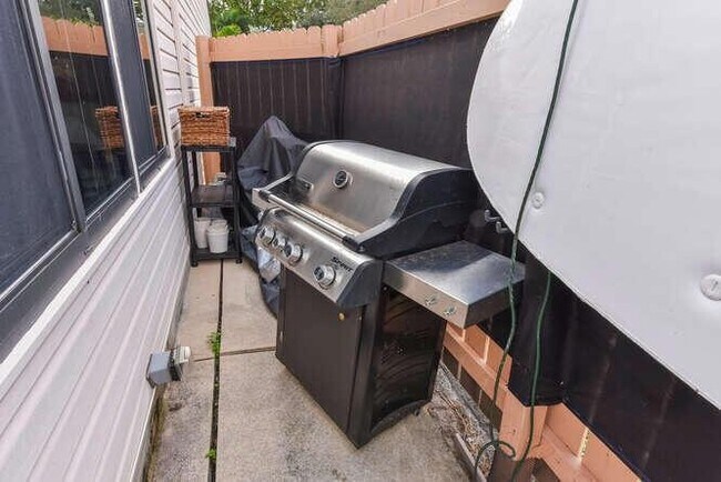 Building Photo - 108 Sherwood Cir