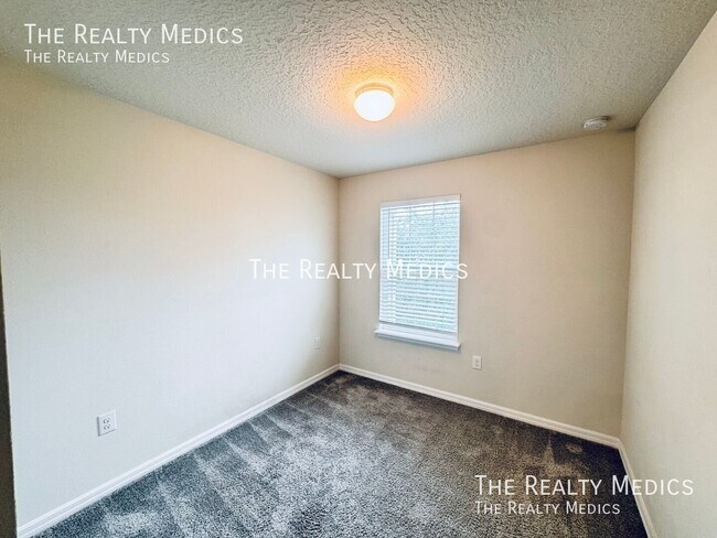 Building Photo - 1375 Painted Bunting Ave