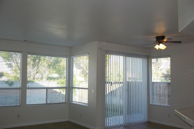 Building Photo - Solar electric home in the Laguna area of Elk Grove