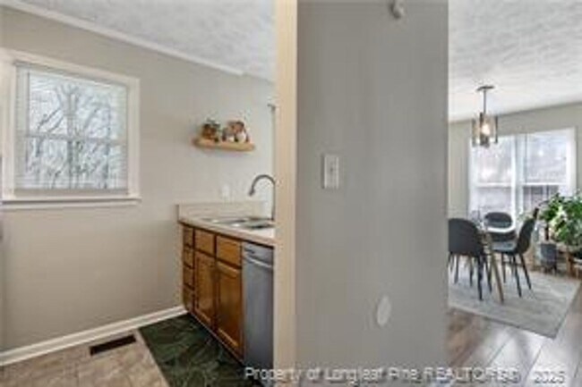 Building Photo - 2527 SIlverbell