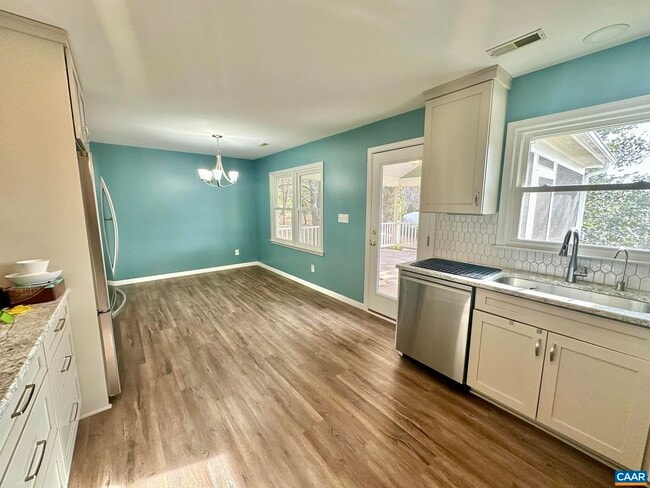 Building Photo - 3501 Glenaire Dr