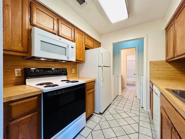 Building Photo - 3801 Manchaca Rd #1 78704 | 1 bed 1 bath $1495