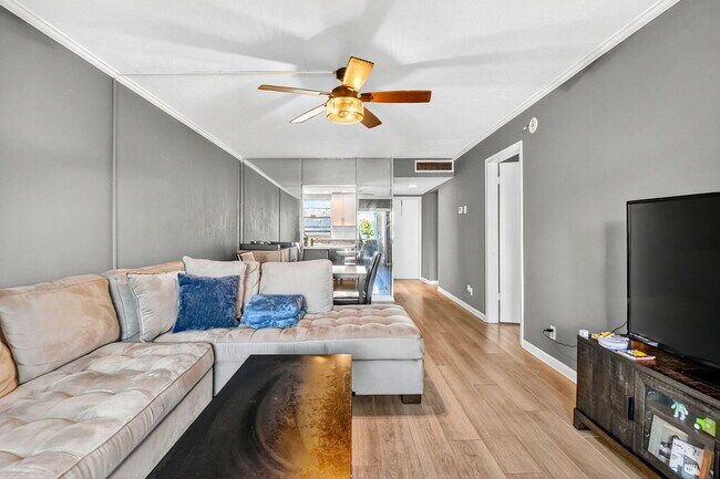 Building Photo - 1630 Embassy Dr