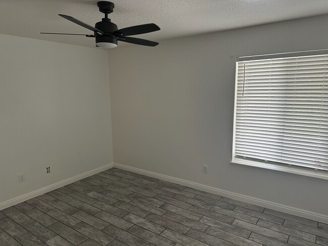 Building Photo - 5217 W Howard Ct