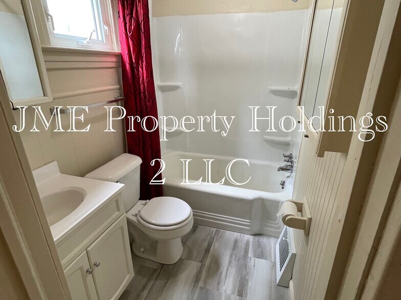 Building Photo - 113 W Young St