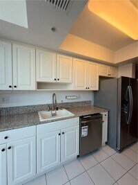 Building Photo - 2501 SW 37th Ave