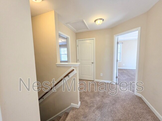 Building Photo - 389 Roanoke Dr