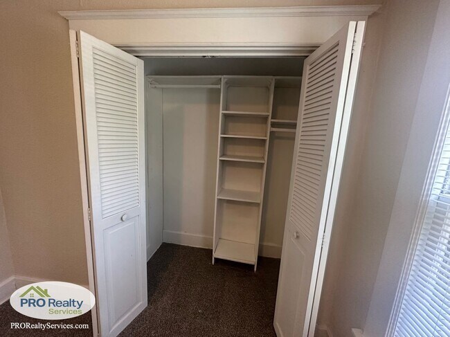 Building Photo - 2 Bedroom Home with an Office/Den Space