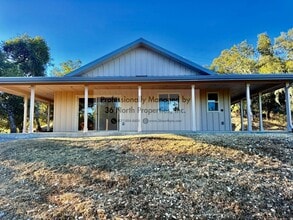 Building Photo - Experience Modern Comfort Surrounded by Na...
