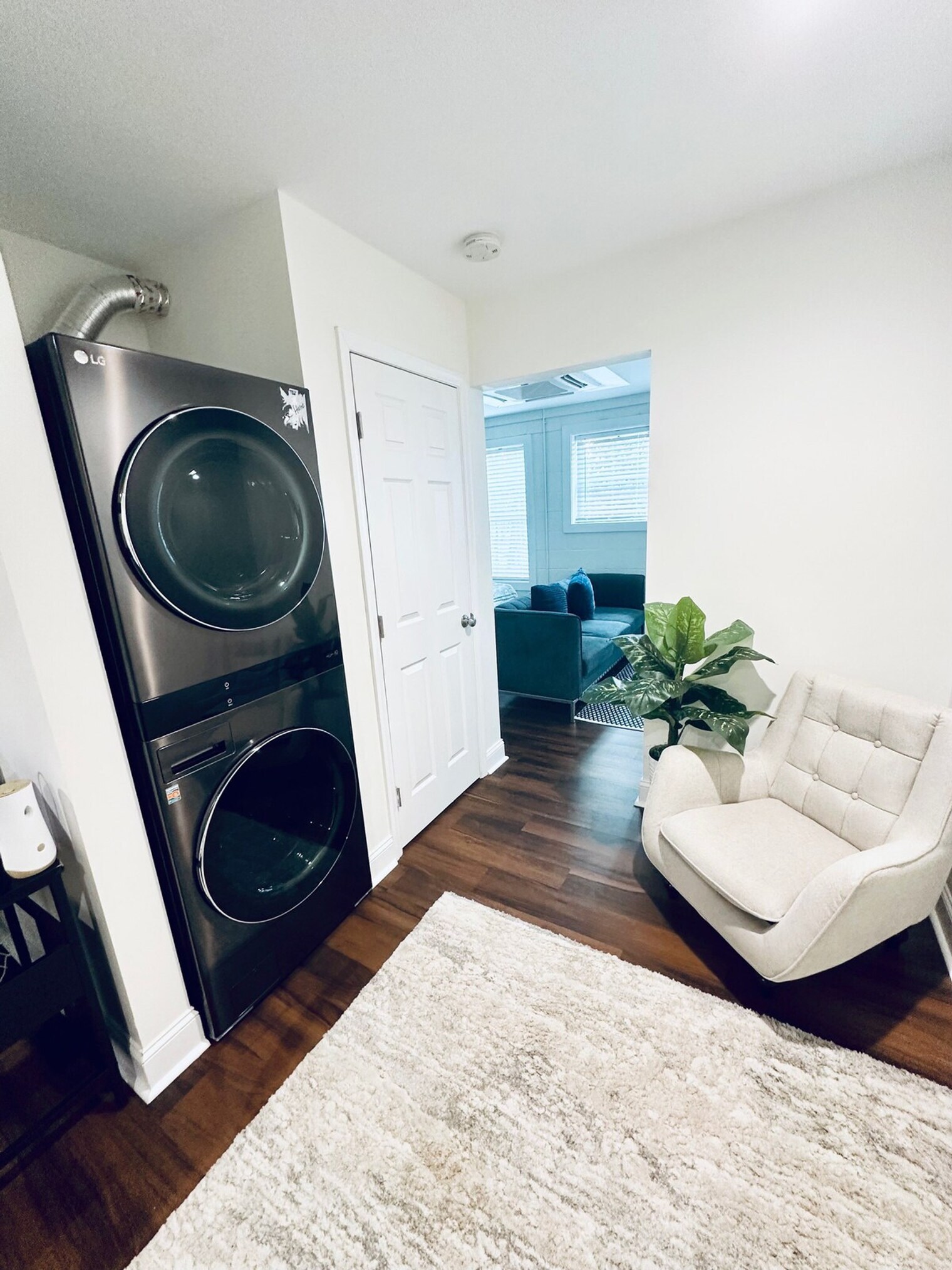 Building Photo - 107 David St