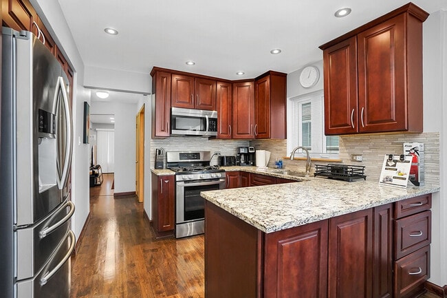 Building Photo - 6101 W 64th Pl