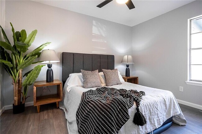 Building Photo - 4900 Hawk Cove