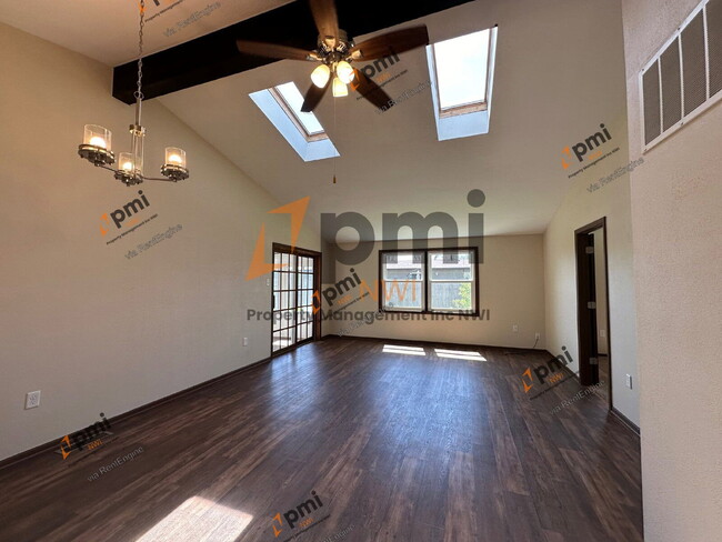 Building Photo - 404 Saginaw Dr