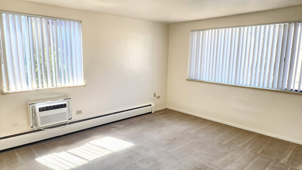 Building Photo - 925 S Washington St