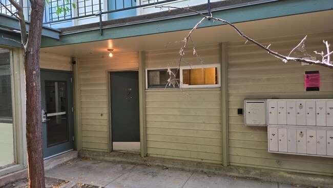 Building Photo - 1842 Canyon Blvd